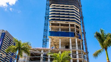 Podium Level and Upper Floors at Society Biscayne. Photo by Oscar Nunez | @Skyalign