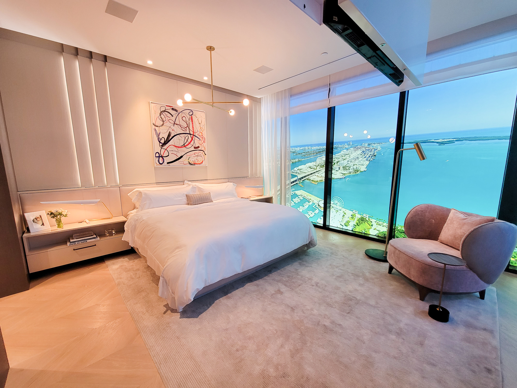 Master Bedroom. Photo by Oscar Nunez | Skylalign.