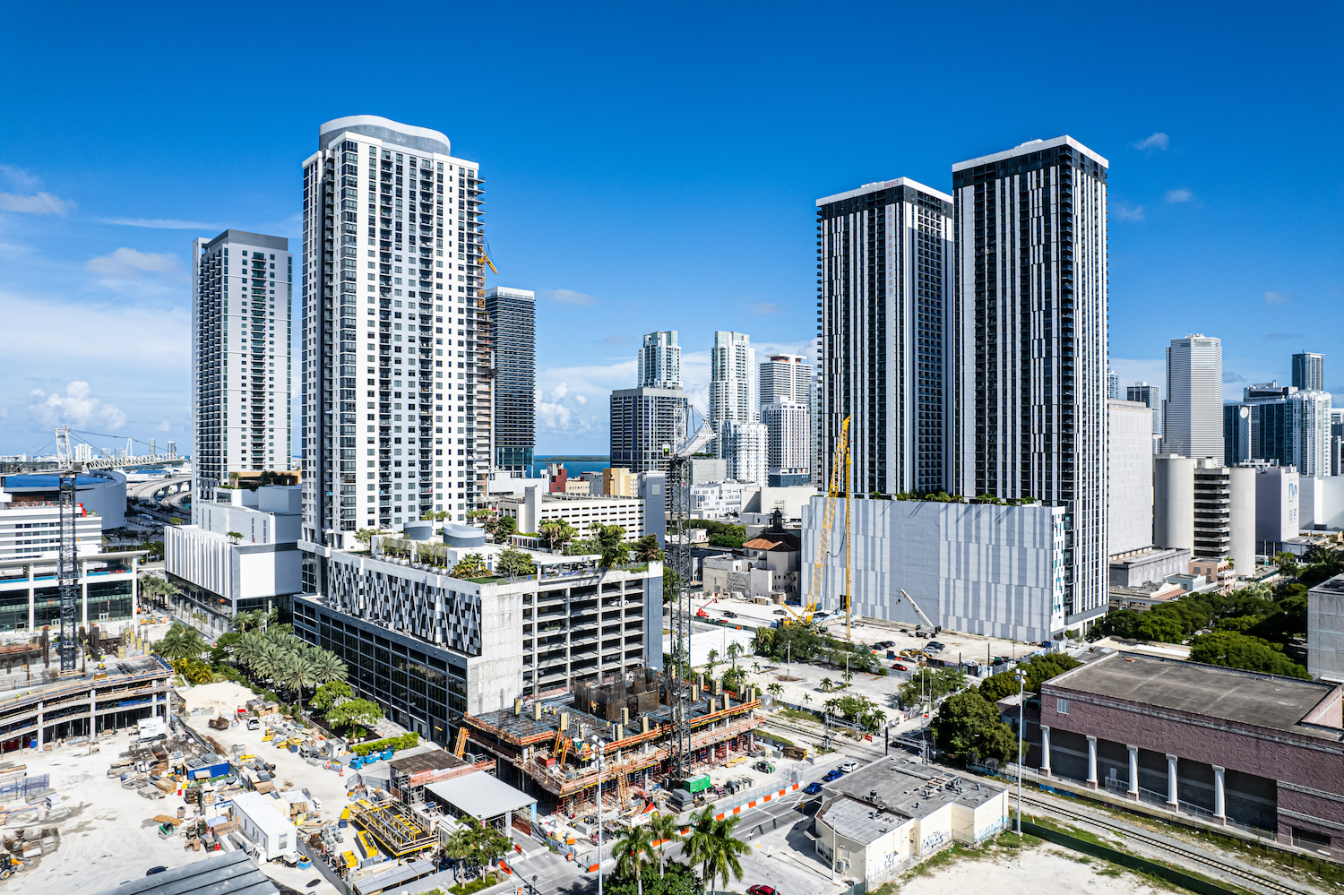 MIAMI, CAOBA - Miami WorldCenter, 135m, 442ft, 43 fl, 125m, 413ft, 38 fl, U/C